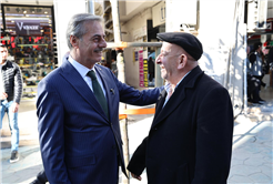 “Vatandaşlarla kucaklaştı, talepleri dinledi, Ramazan ayını tebrik etti”