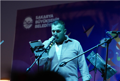 Büyükşehir’den Karasu’da yaz akşamına neşe katan nostalji konseri