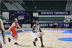 Adatıp Büyükşehir turnuvanın ilk maçını kazandı