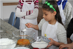 Çocuklar SGM’de ‘Glutensiz Waffle’ yaptılar