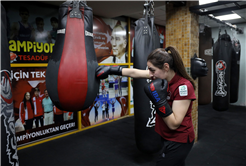 Sakarya’nın ringdeki parlayan yıldızı Ece Asude tarih yazmak istiyor