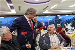 “Başımızın tacı büyüklerimizi asla yalnız bırakmayacağız”