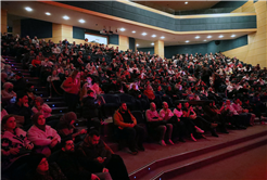 "Kibarlık Budalası" Sakarya’da sahnelendi, salonu dolduran izleyicilerden tam not aldı