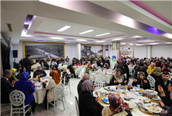 “Başımızın tacı büyüklerimizi asla yalnız bırakmayacağız”