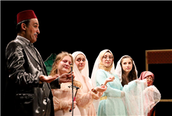 Genç tiyatrocuların sahnesi büyük beğeni topladı