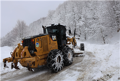 Büyükşehir 24 saat kar mesaisinde: 17 grup yolundan 10’u ulaşıma açıldı