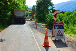 Yol çöktü, tehlikeyi Büyükşehir önledi