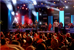 Yazın en büyük festivali şölen tadında başladı: Millet Bahçesi sahne ışıklarıyla aydınlandı