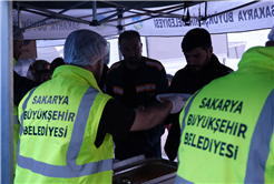 Büyükşehir’den Hatay’a aşevi: Kazanlar günün her saati kaynıyor