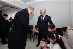 Vali Doğan ve Başkan Alemdar’dan anlamlı ziyaret: “Harun’un nefesine hep birlikte umut olalım”