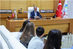 Başkan Alemdar Sakarya’nın LGS şampiyonlarını misafir etti: “Memleketin ve Türkiye’nin geleceği sizlersiniz”