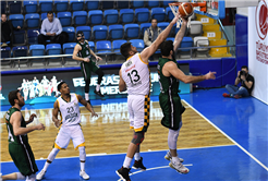 Büyükşehir 17 sayı farkla yarı finalde