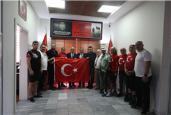 Büyükşehir kahraman gazileri unutmadı: Şanlı Türk Bayrağı hediyesiyle vefa örneği