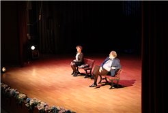 Usta oyunculardan unutulmaz performans: “Güne Bakan Cam Kırıkları”