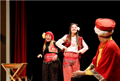 Genç tiyatrocuların sahnesi büyük beğeni topladı