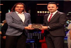 Yazın en büyük festivali şölen tadında başladı: Millet Bahçesi sahne ışıklarıyla aydınlandı