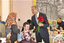“Anne sadece evlat büyüten değil, geleceğin temellerini atan güçlü bir rehberdir”