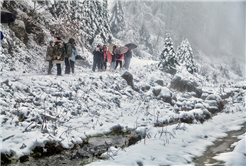 Yılın İlk Karı Eşliğinde Yürüdüler