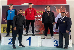 Büyükşehir karate sporcuları madalyaları topladı