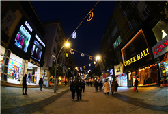 Çark Caddesi Ramazan kıyafetini giydi: Yıldız, ay ve hilal ile görsel şölen…