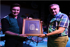 Ceceli Konserde İlahi Söyledi