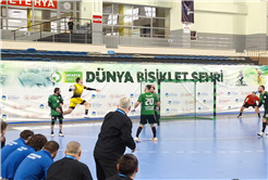 Büyükşehir Hentbol evinde kaybetti: 34-37