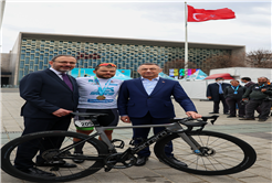 Cumhurbaşkanı Yardımcısı Oktay Büyükşehir’in tarihi başarısını kutladı