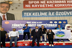 Büyükşehir karate sporcuları gururlandırdı