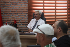 Büyükşehir kahraman gazileri unutmadı: Şanlı Türk Bayrağı hediyesiyle vefa örneği
