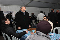 Başkan Yusuf Alemdar, iftarını gençlerle birlikte açtı: “Her zaman yanınızdayız”