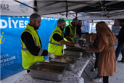 Büyükşehir’den Hatay’a aşevi: Kazanlar günün her saati kaynıyor