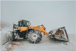 Büyükşehir’den acil müdahale: Karda mahsur kalan hastaya ulaşıldı