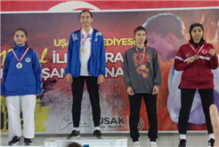 Büyükşehir karate sporcuları madalyaları topladı