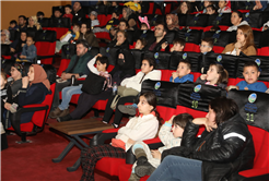 Karne heyecanı yaşayan minikler film gösteriminde buluştu