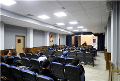 “Roman dünyamızın duygusal ve sosyal labirentine ayna tutar”