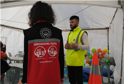 Büyükşehir deprem çocuklarının yüzünde tebessüm oldu