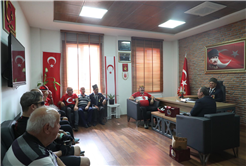 Büyükşehir kahraman gazileri unutmadı: Şanlı Türk Bayrağı hediyesiyle vefa örneği