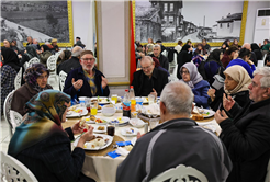 “Başımızın tacı büyüklerimizi asla yalnız bırakmayacağız”