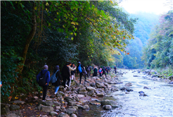 Kuzeyin tabiat harikaları arasında unutulmaz bir sonbahar yürüyüşü