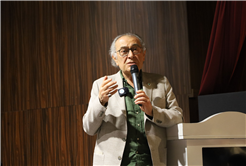 AKM’de dolu salonda konuşan Prof. Dr. Tarhan: “Empati ve anlayış büyük önem taşıyor”