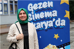 Tır geziyor, minikler sinemayla buluşuyor: Beyaz perde bu kez Paris İlkokulu’na taşındı