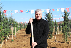 “Kıyamet kopacağını bilseniz fidan dikin öğüdünü veren inanışın neferleriyiz”