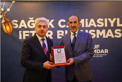 “Vefası ve fedakarlığıyla sağlık camiası her övgüyü fazlasıyla hak ediyor”