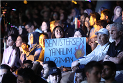 Vadideki dünya sahnesi İlyas Yalçıntaş konseri ve sahne şovlarıyla şölene dönüştü