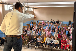 Minik öğrenciler “Bir Hikaye Bin Neşe” programıyla doyasıya eğlendi