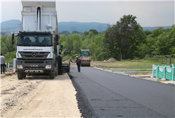 Büyükşehir asfalt çalışmalarını sürdürüyor