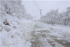 Büyükşehir 24 saat kar mesaisinde: 17 grup yolundan 10’u ulaşıma açıldı