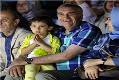 Ceceli Konserde İlahi Söyledi