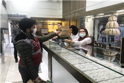 Cadde esnafına Büyükşehir’den ücretsiz maske ve dezenfektan