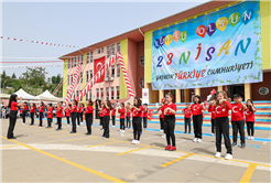 Alemdar miniklerin bayram coşkusuna ortak oldu: “Gözlerinizdeki ışık hiç solmasın”